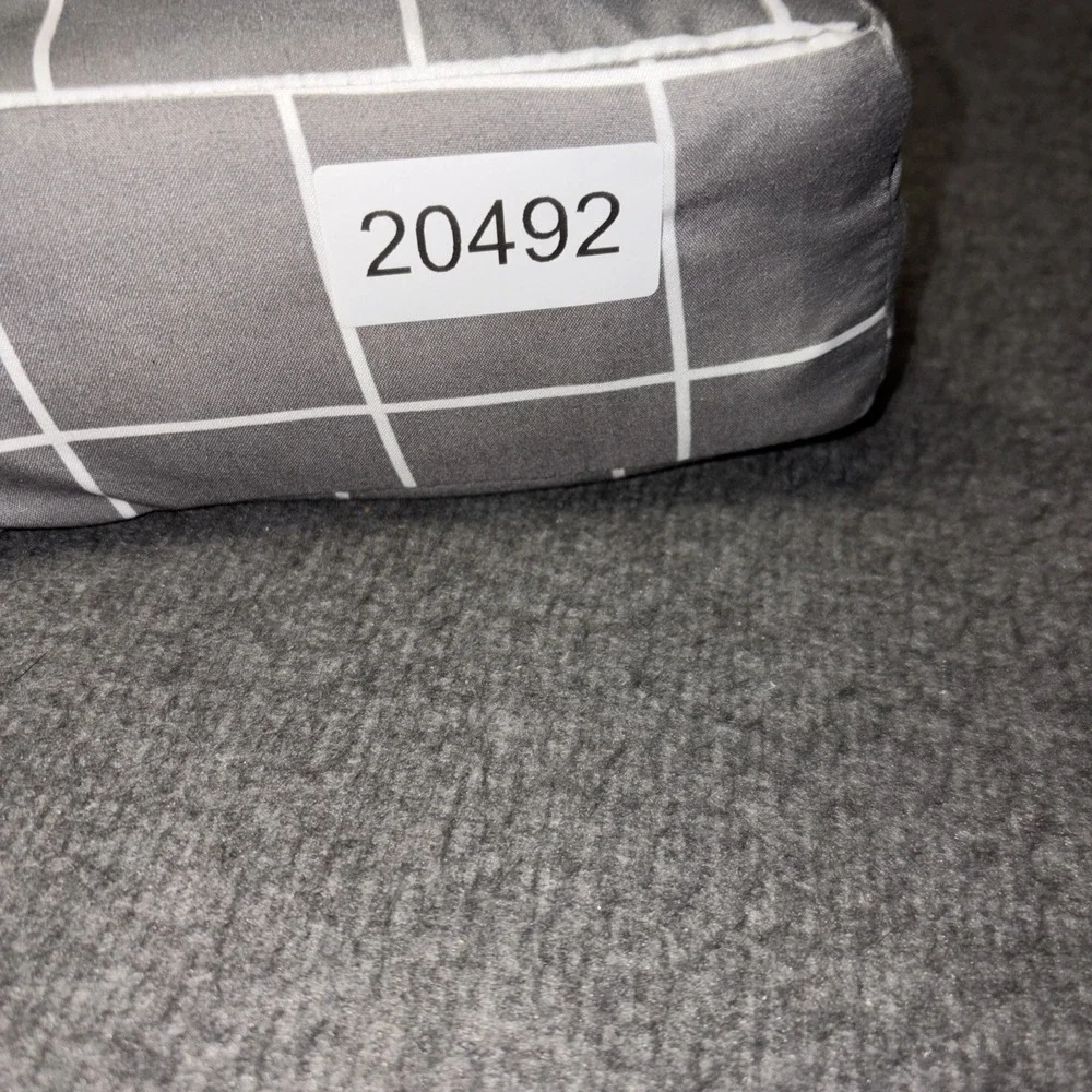 NEW- Room Essentials - Microfiber Sheet Set Gray/White Grid Twin/Twin XL - FAST